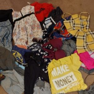 Freakin huge Bundle of women) clothes